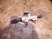 maitre cylindre de frein arrière