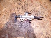 maitre cylindre de frein arrière