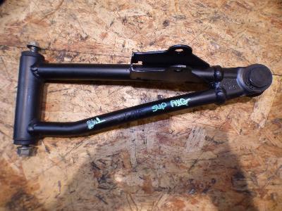 triangle avant gauche supérieur