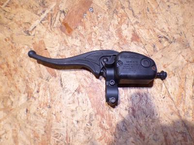 maitre cylindre gauche