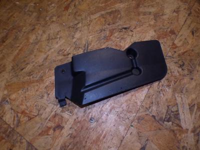 plastique avant gauche