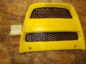 grille de calandre jaune