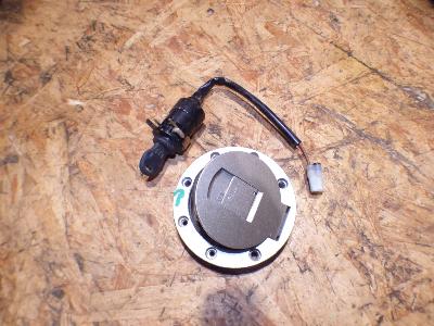 contacteur a clé + bouchon de réservoir 