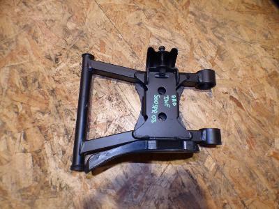 triangle arrière droit inférieur avec protection 