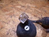 contacteur à clé + bouchon 