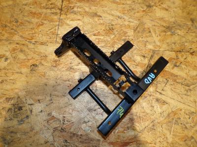 grille de marche pied avant droit avec son support