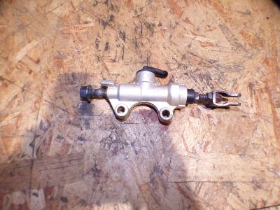 maitre cylindre de frein arrière