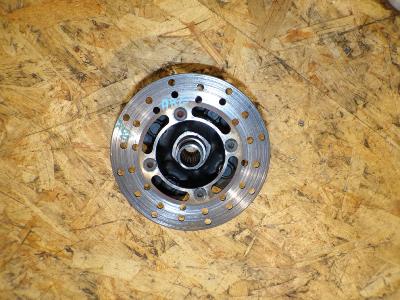 étoile de roue arrière gauche avec disque de frein