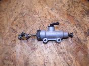 maitre cylindre de frein arrière