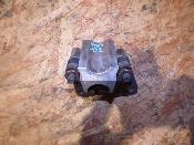 étrier avant gauche