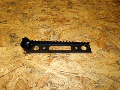 grille de marche pied avant droit