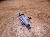 maitre cylindre de frein arrière