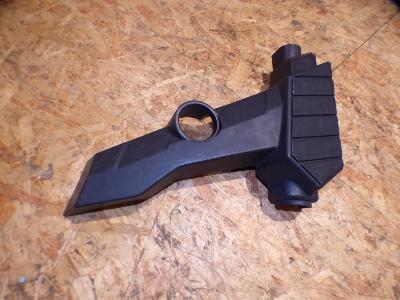 plastique avant gauche