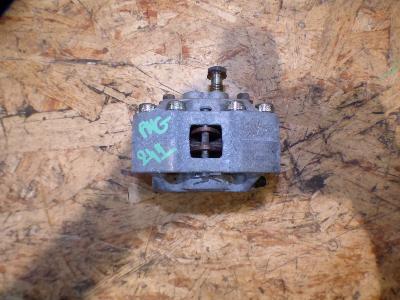 étrier avant gauche