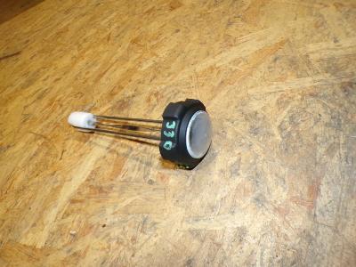 jauge à essence + bouchon de réservoir