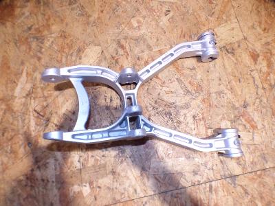 triangle arrière gauche inférieur