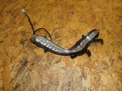 clignotant avant droit 