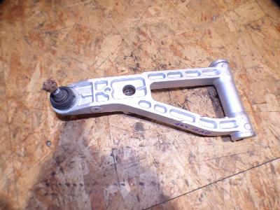 triangle avant gauche supérieur